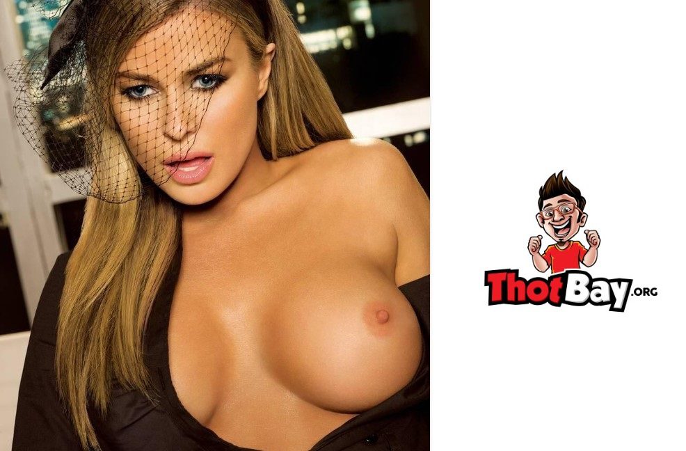 Carmen Electra tits